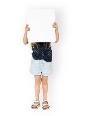 küçük çocuğu kapsayan yüz