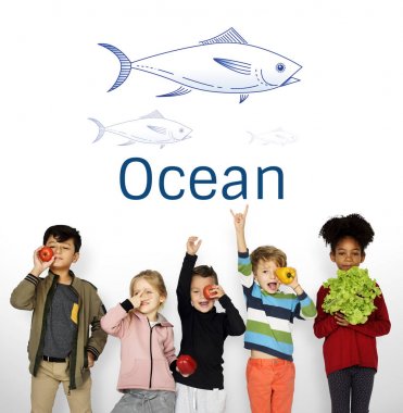 Sebze ile küçük çocuk