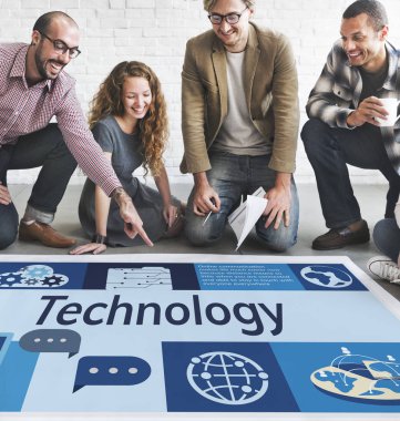 tasarımcılar poster ile çalışma 