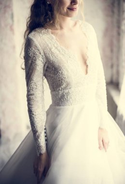 Gelinlik içinde güzel gelin