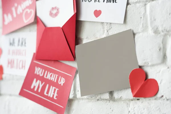 Любов листи на стіні — стокове фото