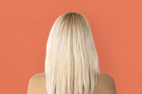 Zobacz blond kobieta tył — Zdjęcie stockowe