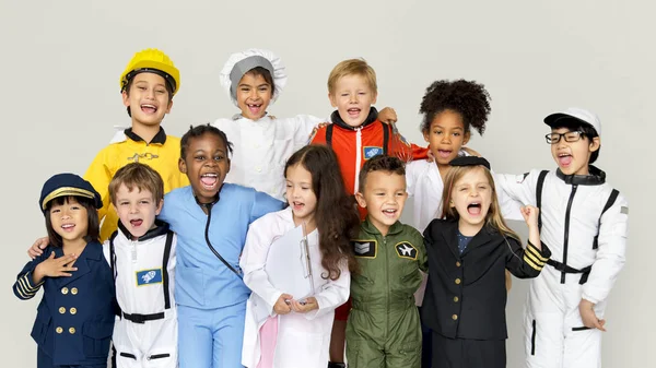 Kinderen in kostuums van diverse beroepen — Stockfoto