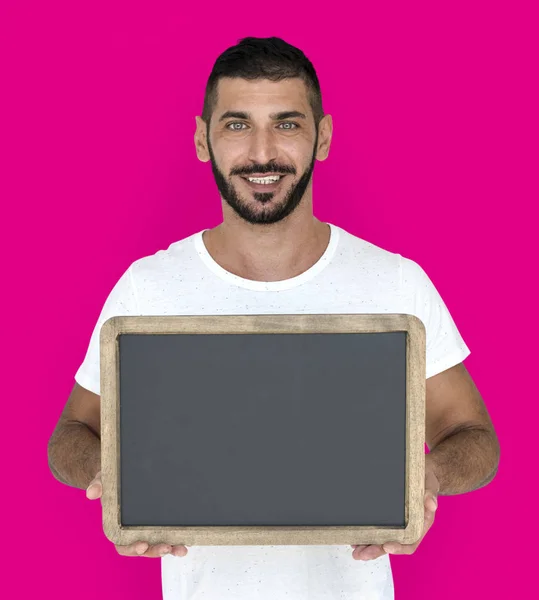 Man innehav chalkboard — Stockfoto