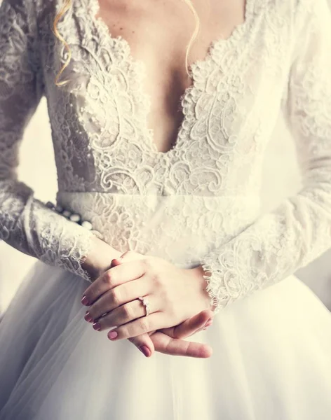 Bride Showing Wedding Ring — Stock Photo, Image