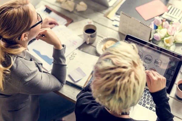 Business colleagues working together — Stock Photo, Image