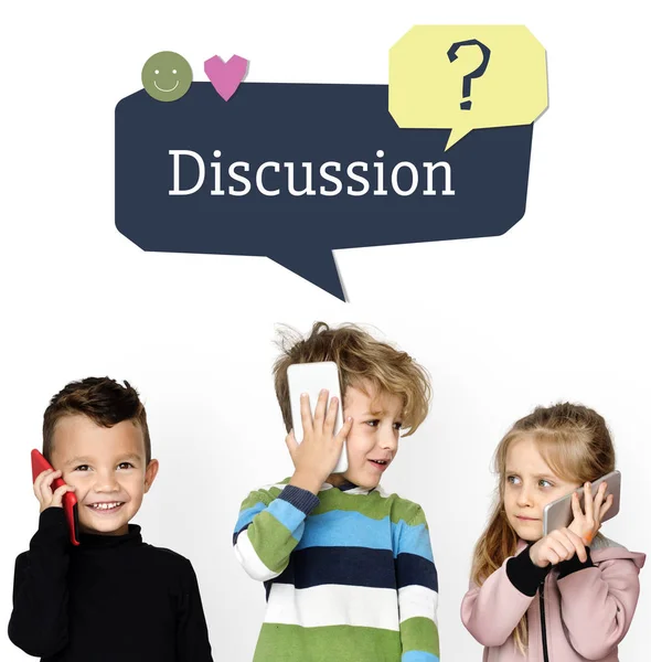 Kids talking at mobile phones — Stock Photo, Image