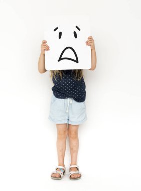 küçük çocuğu kapsayan yüz