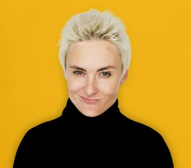 Güzel sarışın kadın.