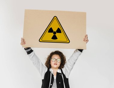 Kız holding tasarlamak