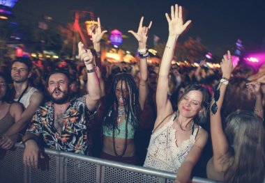 arkadaşlar tatil dans etkinlik eğlence