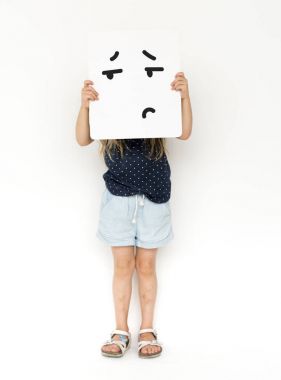 küçük çocuğu kapsayan yüz