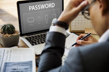 İşyeri masada beyin fırtınası işadamı