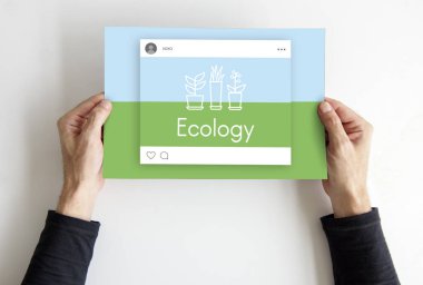 afişini holding eller 