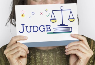 kadın holding kartı.