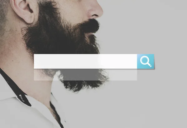 Hombre adulto con barba posando en estudio —  Fotos de Stock