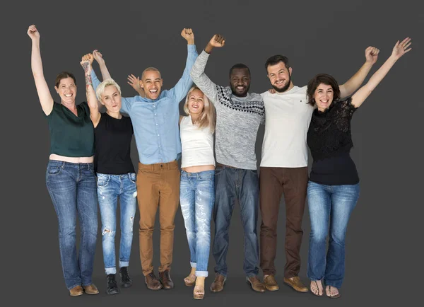 Diversité personnes posant en studio — Photo