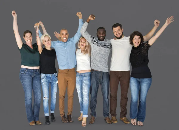 Diversidad de personas posando en estudio — Foto de Stock