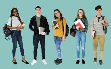 çok ırklı öğrenciler birlikte