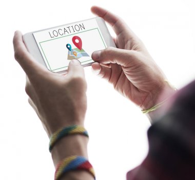 Cep telefonu tutan kadın eller