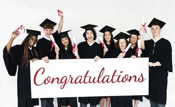 Studenti che tengono il banner — Foto Stock