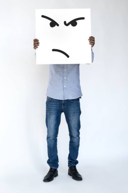 Elinde bayrak tutan adam 