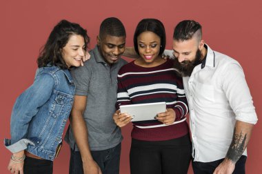 İnsanlar dijital aygıt