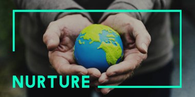 kişi holding dünya elinde.