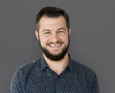 Sakallı beyaz adam
