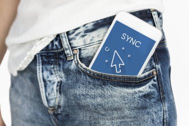 teléfono móvil en el bolsillo