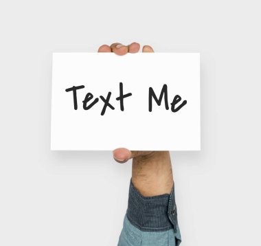 İnsanlar el holding kartı