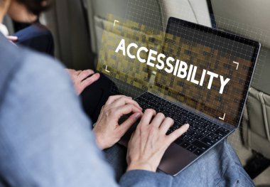 Arabaya dizüstü kullanarak işadamı