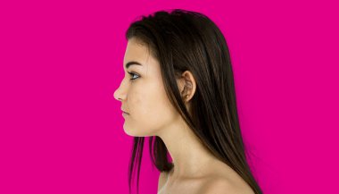 beyaz kadın gömleksiz