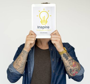 Dijital tablet tutan adam