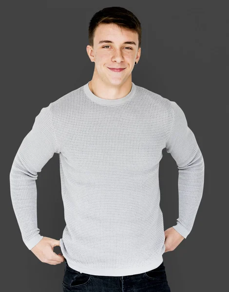 Gülümseyen yüz yetişkin adam