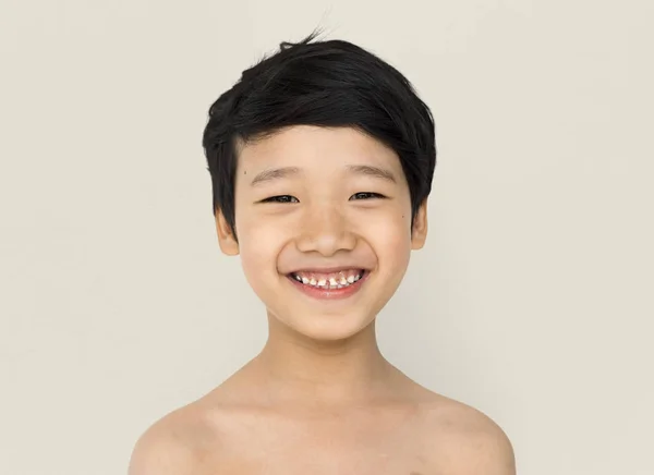 Torse nu asiatique garçon — Photo