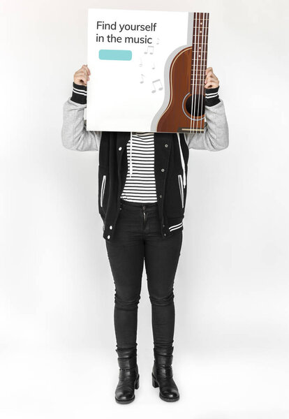  Женщина с плакатом
