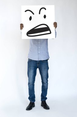 Elinde bayrak tutan adam 