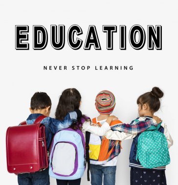 sırt çantaları shool çocuklarla