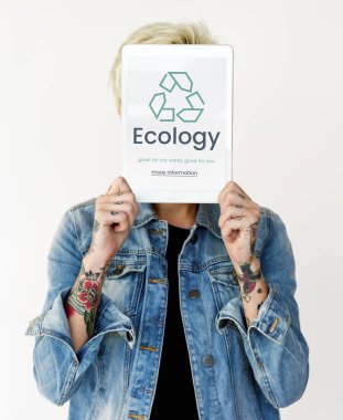 Dövmeli kadın yüz kapsayan