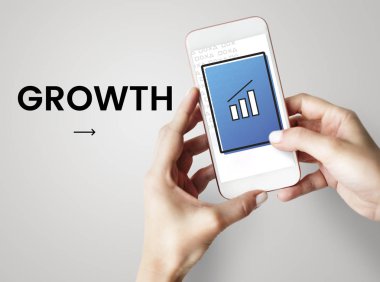 Elinde insan holding cep telefonu 