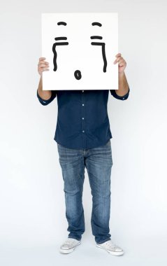 Elinde bayrak tutan adam 