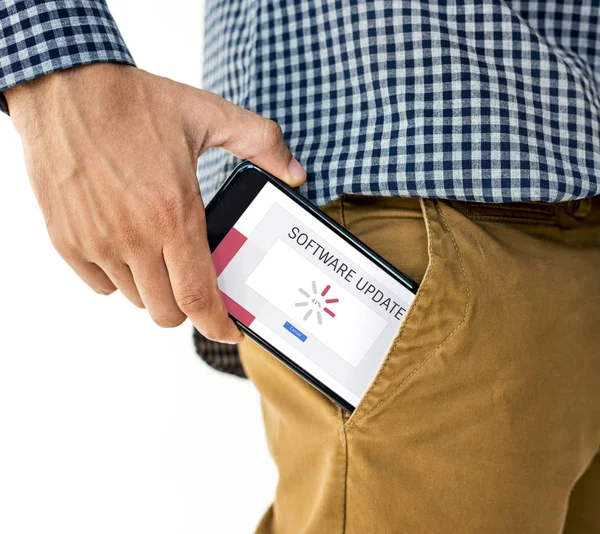 Mannenhand smartphone aanbrengend zak — Stockfoto