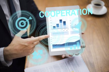 Dijital tablet ile işadamı