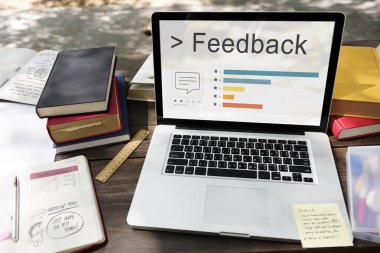 Çalışma alanı ile defter ve kitaplar 