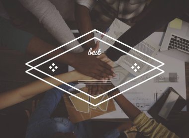 İnsanlar birlikte elele