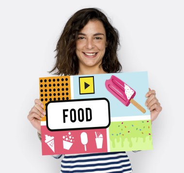 kadın holding tasarlamak 