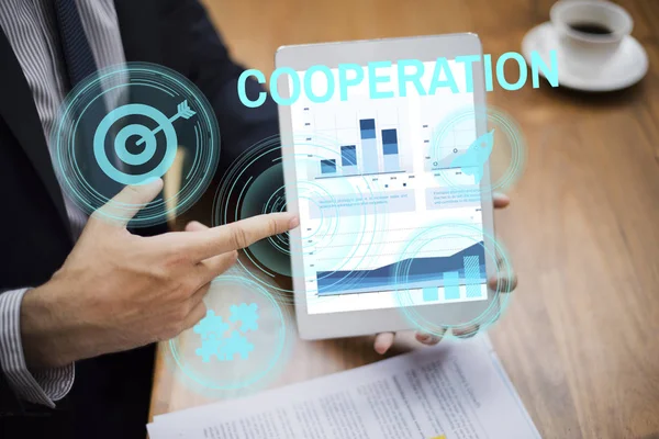 Dijital tablet ile işadamı