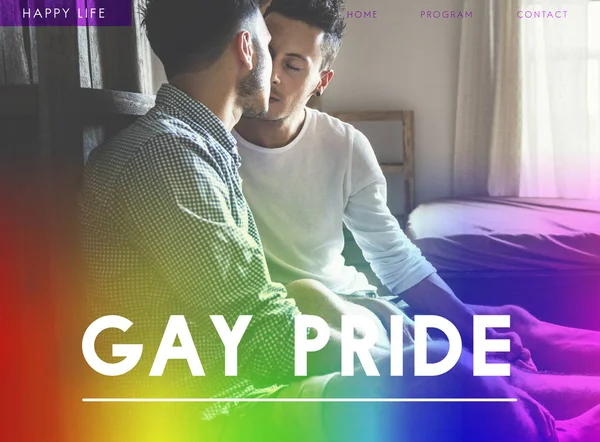 Homosexuální pár mužů líbání doma — Stock fotografie