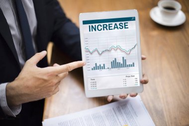 Dijital tablet ile işadamı